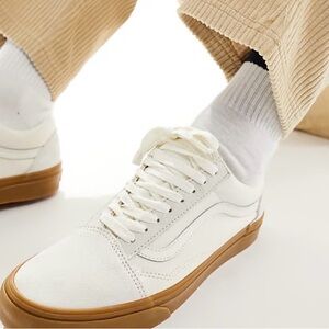 Vans Old Skool gum sole sneakers.